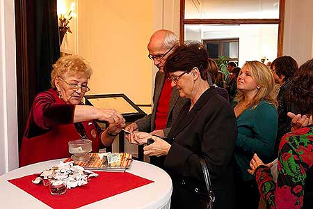 Geraldine Aron: Můj báječný rozvod - Eliška Balzerová, slavnostní představení k výročí 20 let Městského divadla Český Krumlov 20.9.2013, foto: Lubor Mrázek
