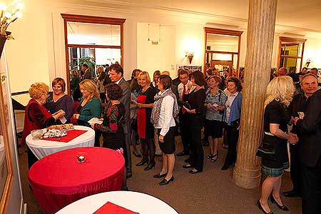 Geraldine Aron: Můj báječný rozvod - Eliška Balzerová, slavnostní představení k výročí 20 let Městského divadla Český Krumlov 20.9.2013, foto: Lubor Mrázek