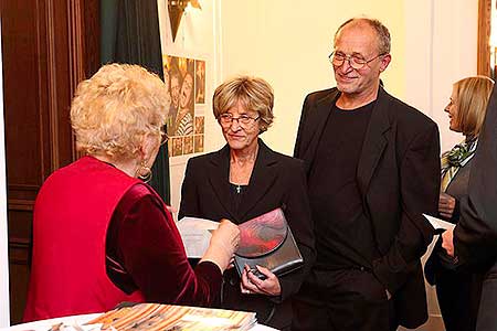 Geraldine Aron: Můj báječný rozvod - Eliška Balzerová, slavnostní představení k výročí 20 let Městského divadla Český Krumlov 20.9.2013, foto: Lubor Mrázek
