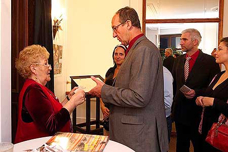 Geraldine Aron: Můj báječný rozvod - Eliška Balzerová, slavnostní představení k výročí 20 let Městského divadla Český Krumlov 20.9.2013, foto: Lubor Mrázek