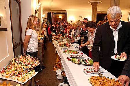 Geraldine Aron: Můj báječný rozvod - Eliška Balzerová, slavnostní představení k výročí 20 let Městského divadla Český Krumlov 20.9.2013, foto: Lubor Mrázek