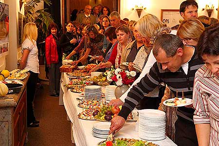 Geraldine Aron: Můj báječný rozvod - Eliška Balzerová, slavnostní představení k výročí 20 let Městského divadla Český Krumlov 20.9.2013, foto: Lubor Mrázek