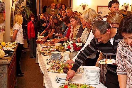 Geraldine Aron: Můj báječný rozvod - Eliška Balzerová, slavnostní představení k výročí 20 let Městského divadla Český Krumlov 20.9.2013, foto: Lubor Mrázek (30/44)