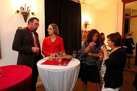 Geraldine Aron: Můj báječný rozvod - Eliška Balzerová, slavnostní představení k výročí 20 let Městského divadla Český Krumlov 20.9.2013, foto: Lubor Mrázek